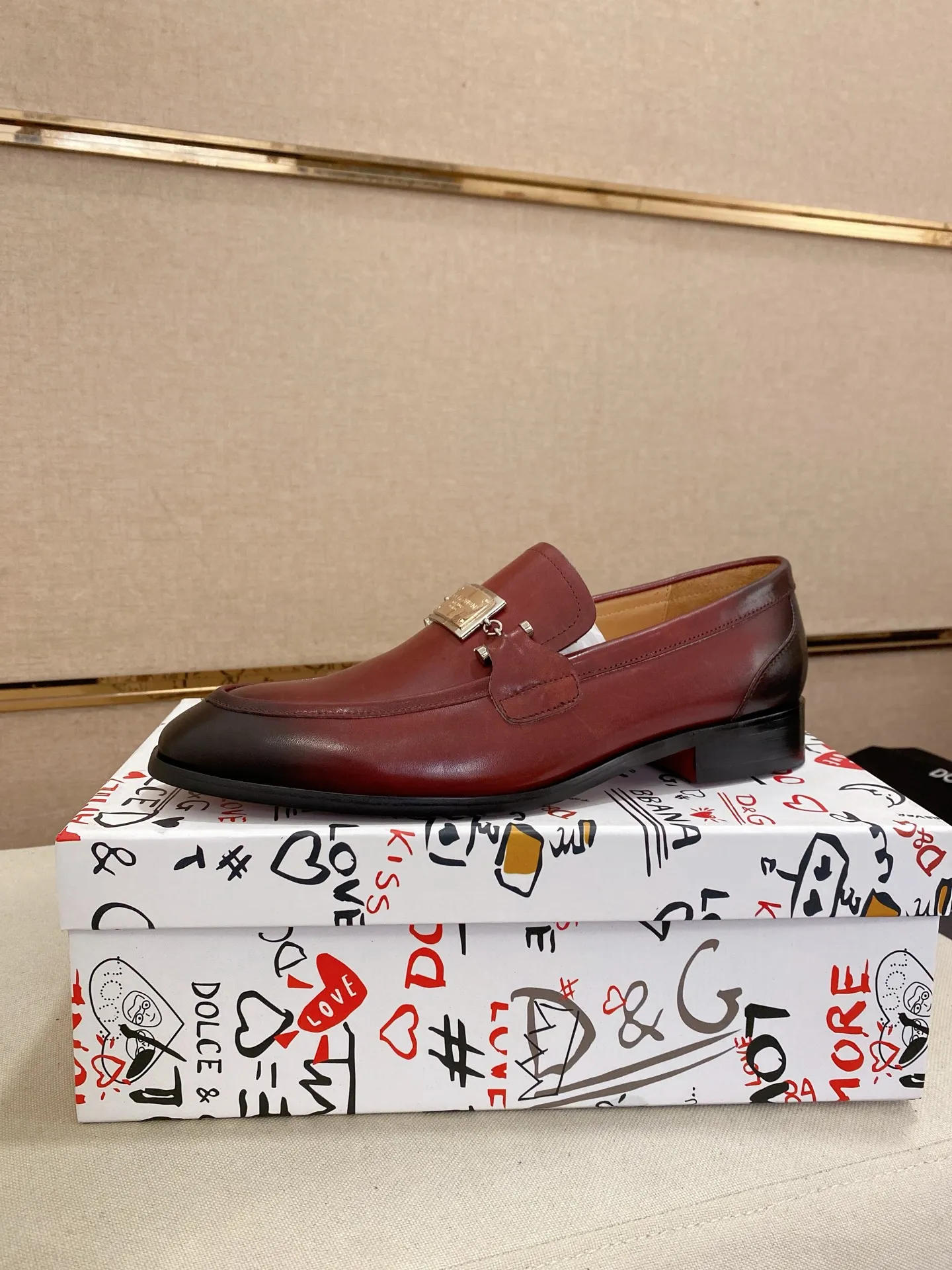 Men's clothing and shoes💰 520💰🌲DG top-notch🔍🔍men's new leather shoes🚹sold at the same time⚠The uppers are imported cowhide from Italy, the entire imported cowhide lining, and imported accessories💪💪, completely 1⃣️ vs. 1⃣️🇮🇹 💪💪, ⚠Sole: The original sole is specially provided by the original factory, the exclusive movable molded sole is super comfortable, ⚠Original factory follow-up goods, 🔍🔍high quality, can be entered and exited at will, welcome to compare ⚠Size number: 38-44. Can be customized 45 non-returnable